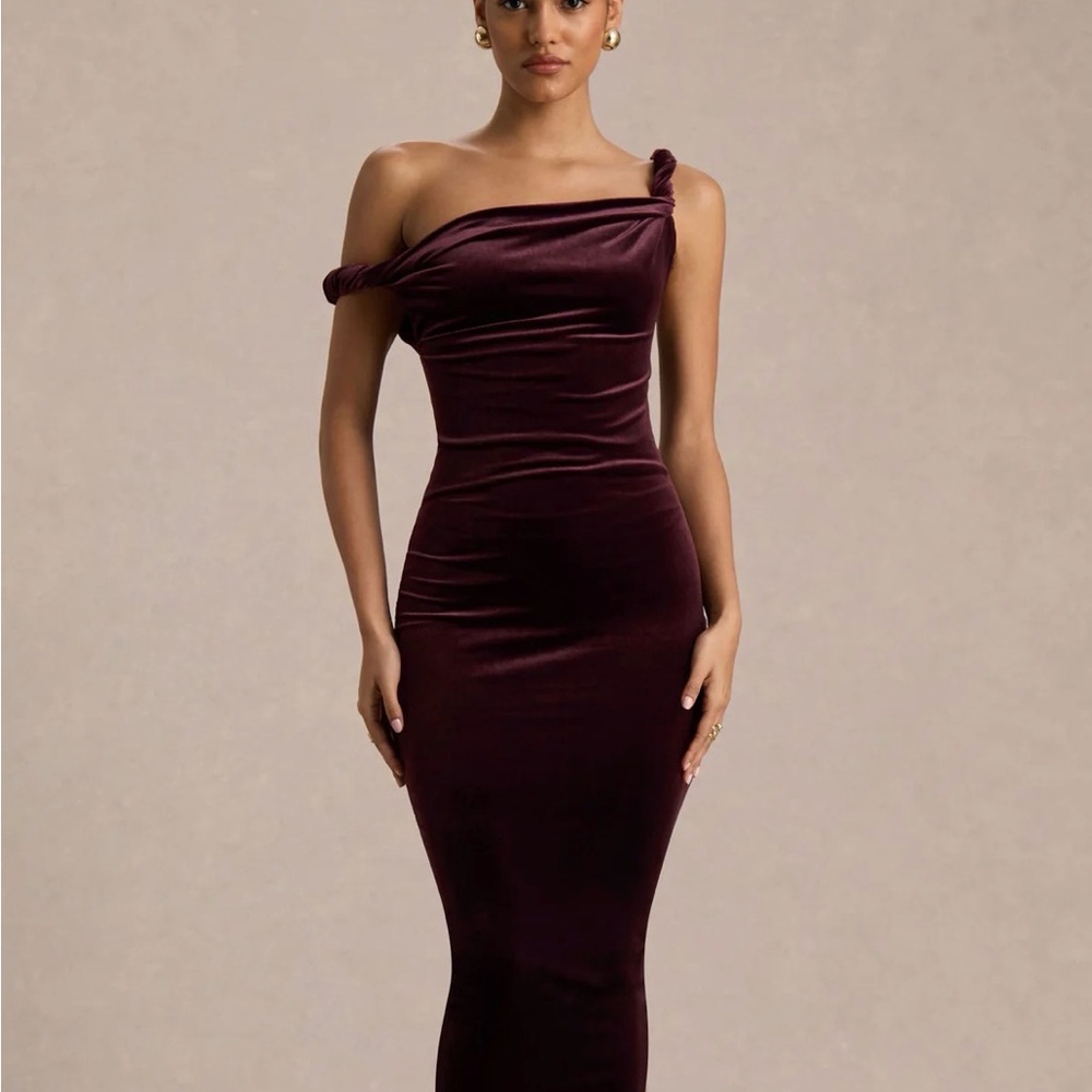 Off-Shoulder Velvet Midi Dress in Deep Plum